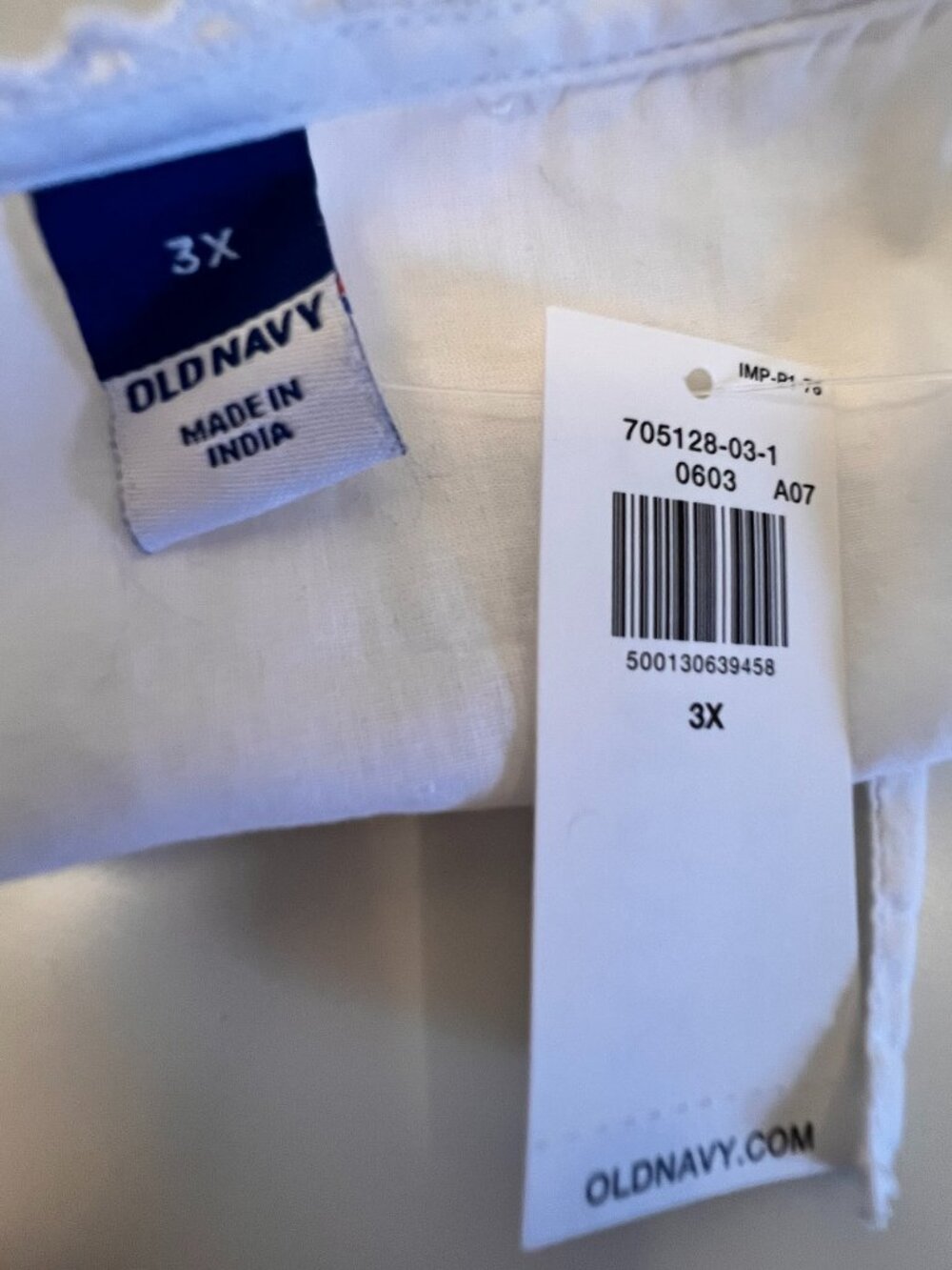 NWT 3X Old Navy white lace tank top with vertical lace detailing - Picture 3 of 3